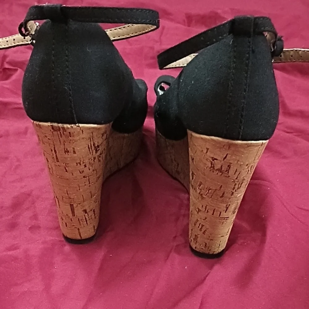 Report Black Wedge Sandals Size 7.5 W Woman's Sexy Professional Spring Summer👠
